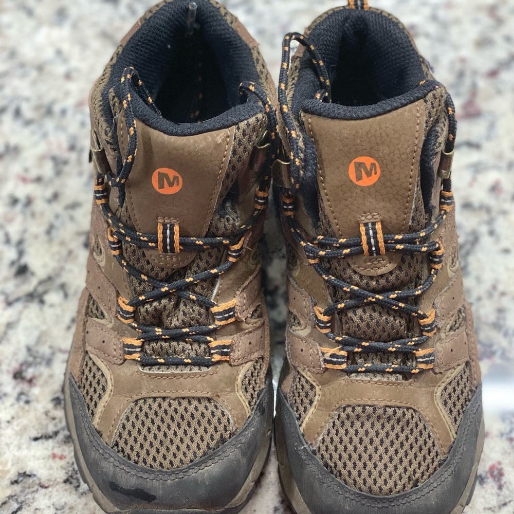 Boys Merrell Hiking Boots, size 2.5M